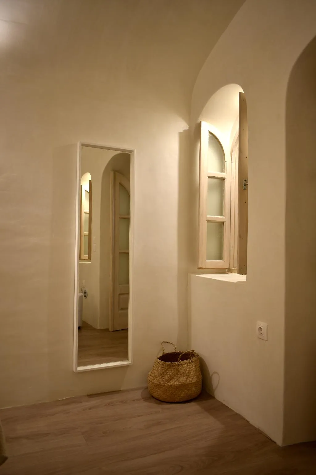 HOUSE TWO BEDROOMS TWO BATHROOMS Room, White Orchid Cave House & Studio, Santorini