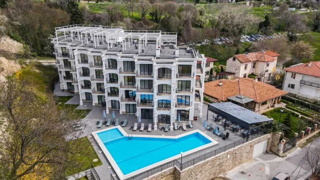 Pool, Samara, Varna