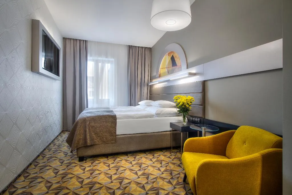 DOUBLE STANDARD Room, Essence, Prague