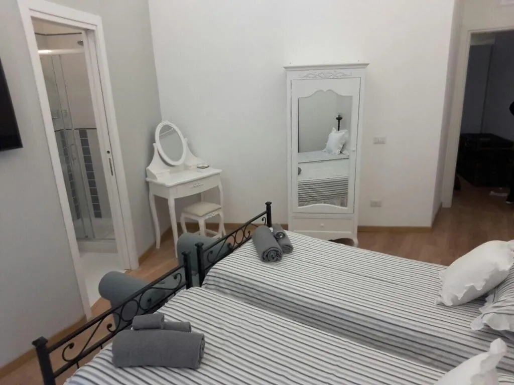 Room, La Piazzetta Delle Regine, Rome