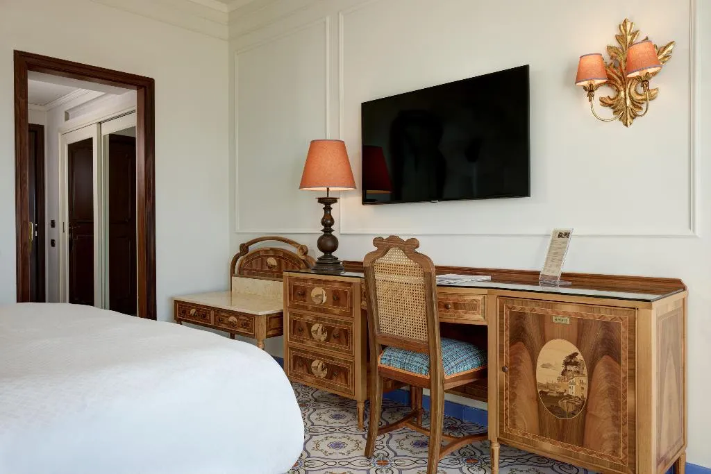 Double or Twin PREMIER SEA VIEW Room, Grand Hotel De La Ville, Naples