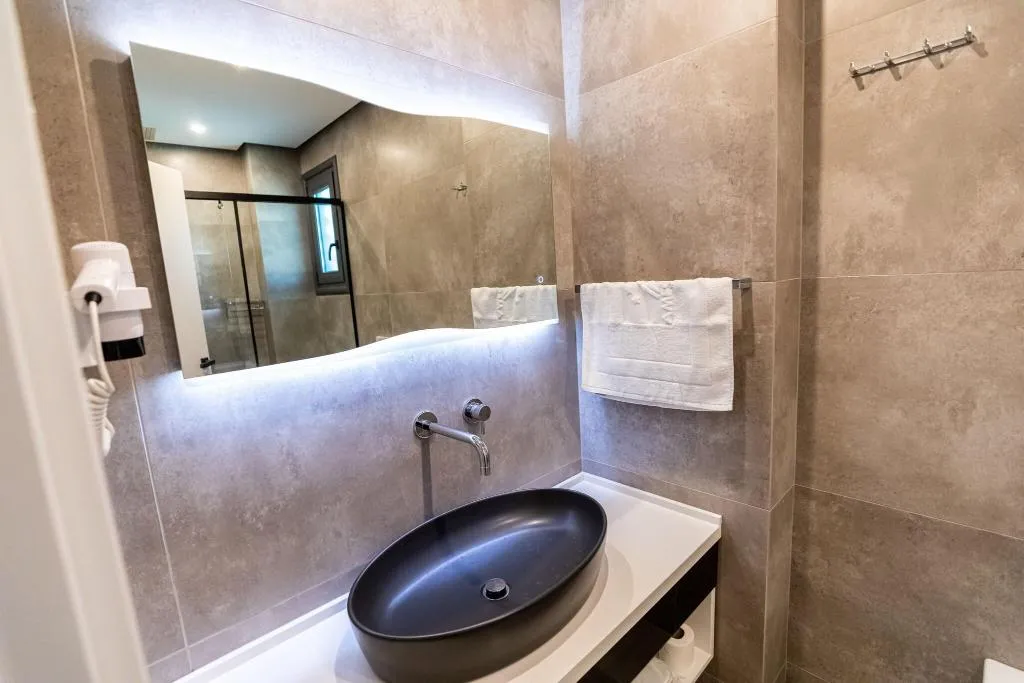 SUITE QUEEN SIZE BED Room, Ames Hotel & SPA, Kavaje