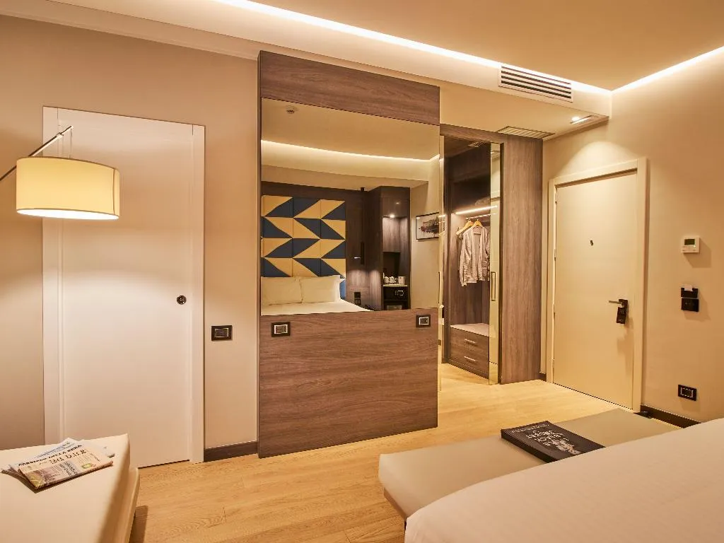 JUNIOR SUITE DELUXE Room, iH Hotels Milano Ambasciatori, Milan