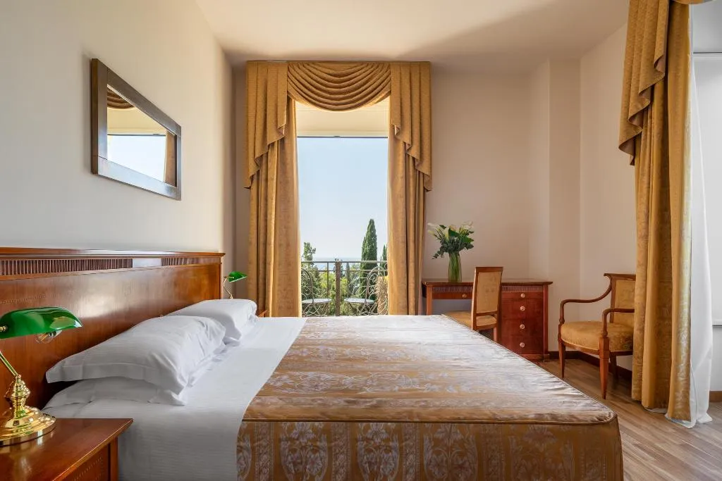 Double or Twin LUXURY SEA VIEW Room, Excelsior Palace, Taormina