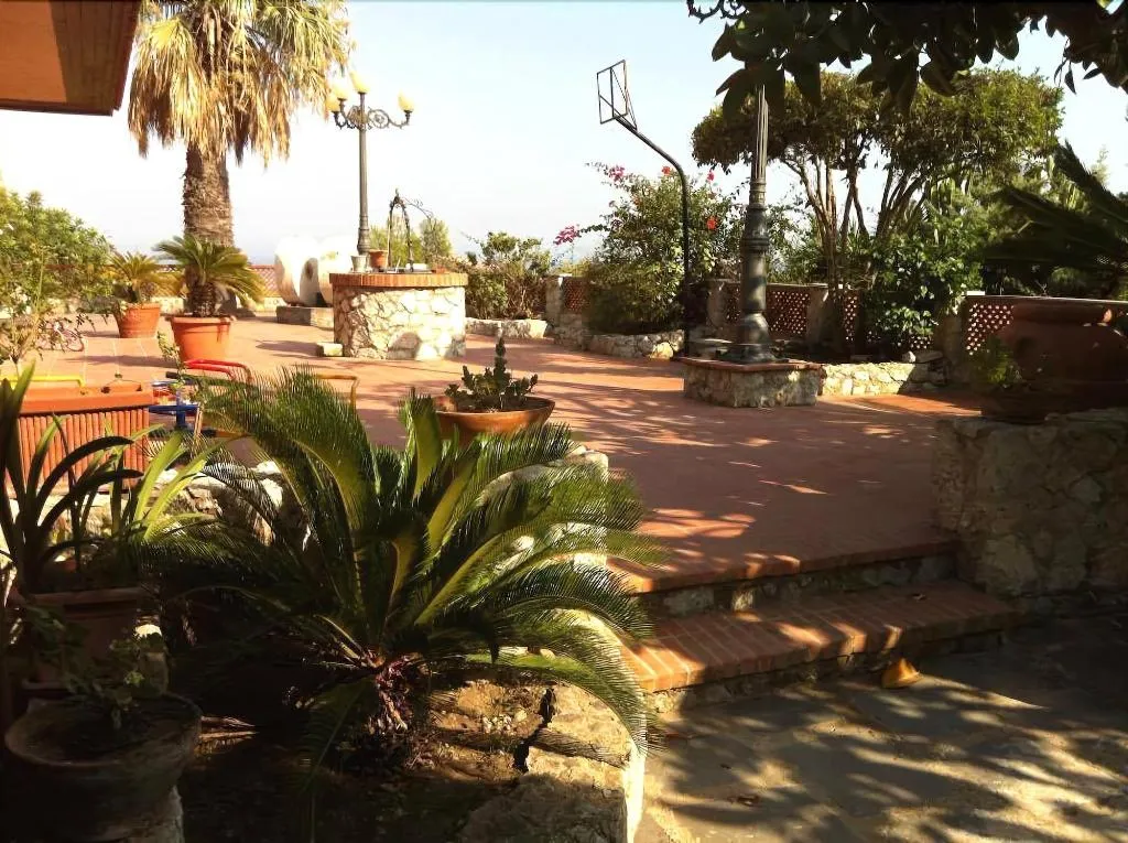 Terrace, B&B Villa Sorriso, Catania