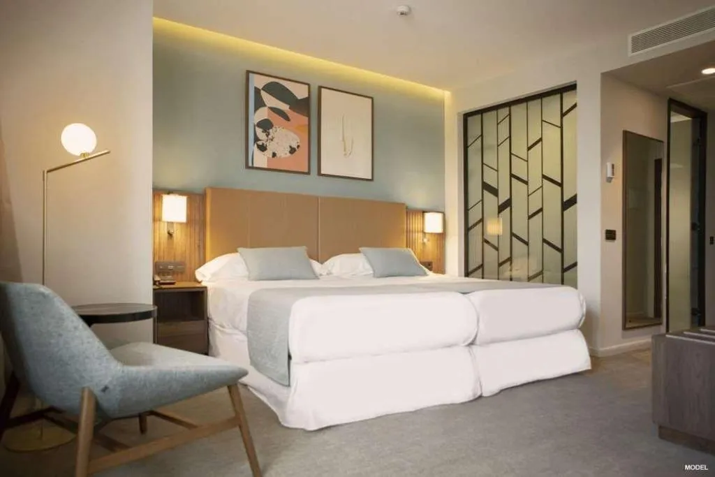 Room, Hotel Riu Plaza España, Madrid
