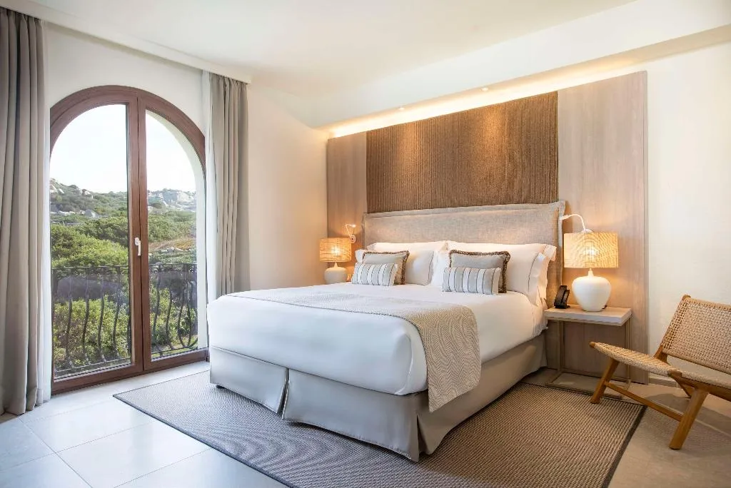 DOUBLE DELUXE KING BED Room, Mangia's Santa Teresa Sardinia, Curio Collection, Olbia