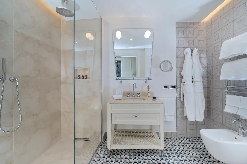Room, Borgo Santandrea, Naples