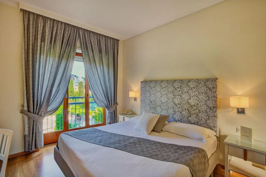 Double or Twin GARDEN VIEW Room, Hotel Regina Sorrento, Naples
