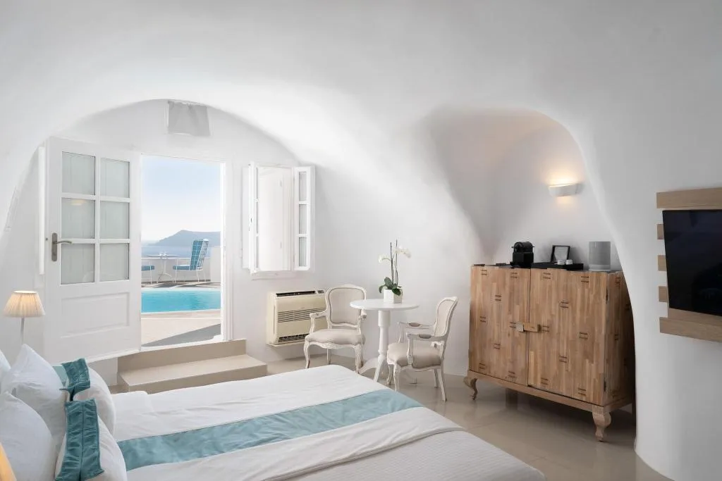 SUITE WITH PRIVATE POOL Room, Katikies Santorini - Gea House The Leading Hotels, Santorini