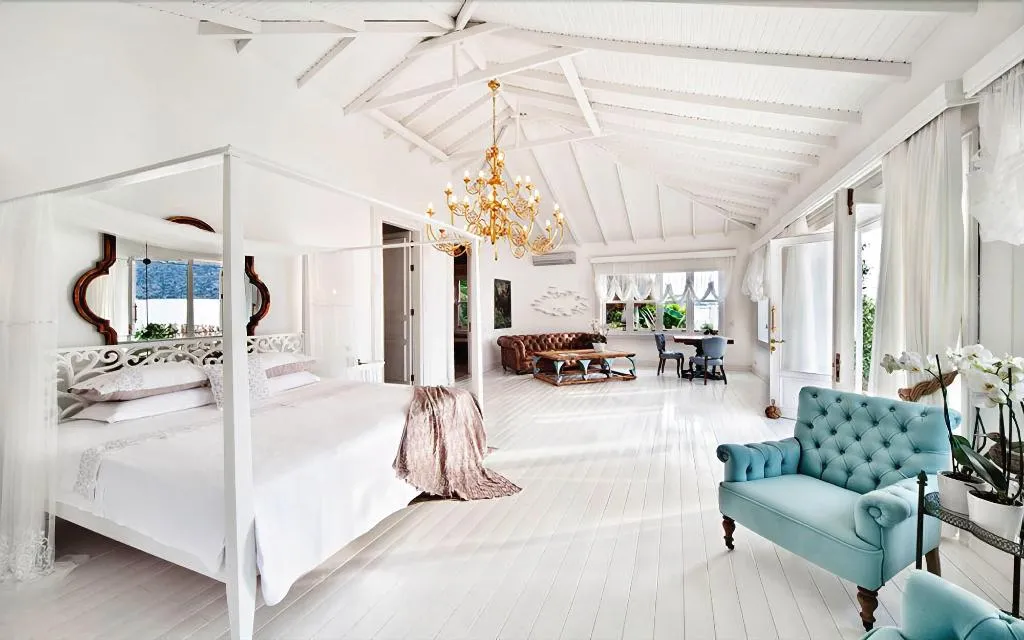Room, Sabrina's Haus, Dalaman