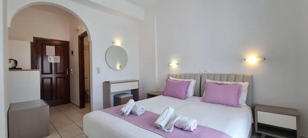TWIN MOUNTAIN VIEW Room, Horizon Resort, Santorini