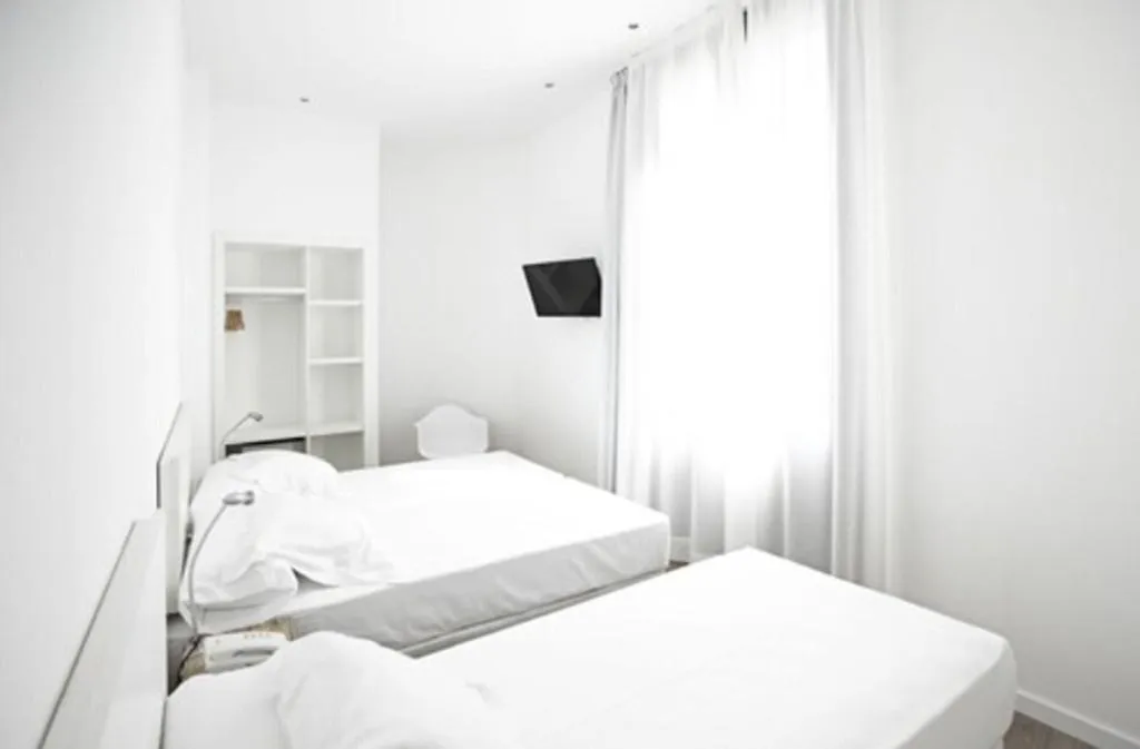 Room, Som Nit Born, Barcelona