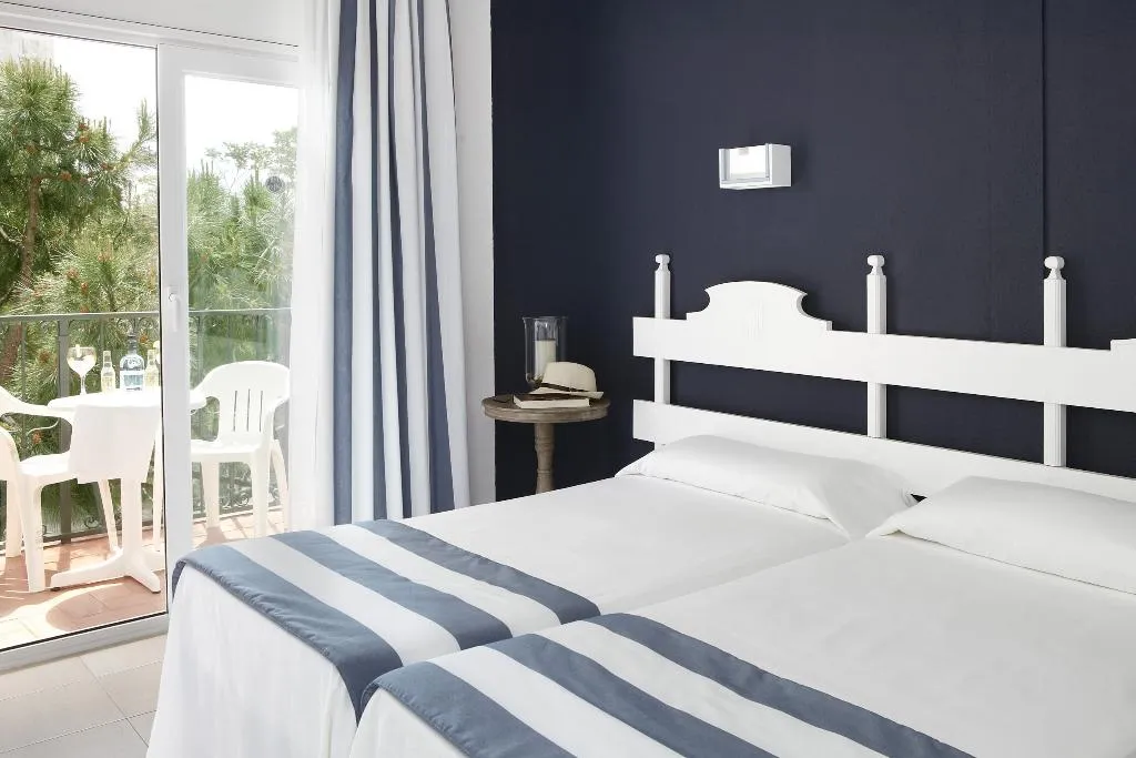 Double or Twin STANDARD Room, Els Pins, Costa Brava
