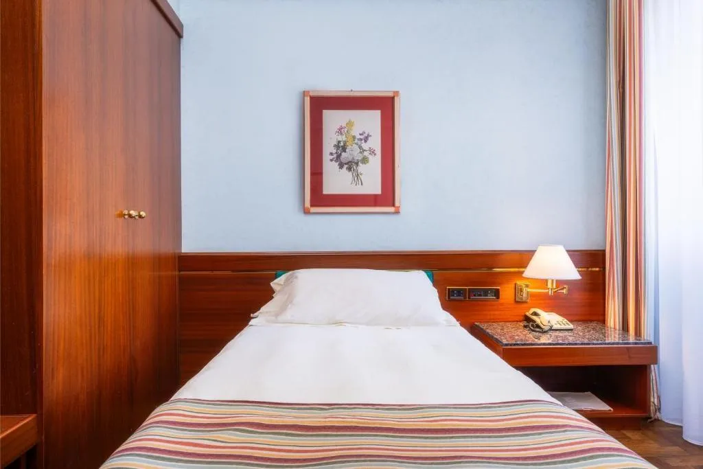 SINGLE STANDARD Room, Hotel Crivi's, Milan