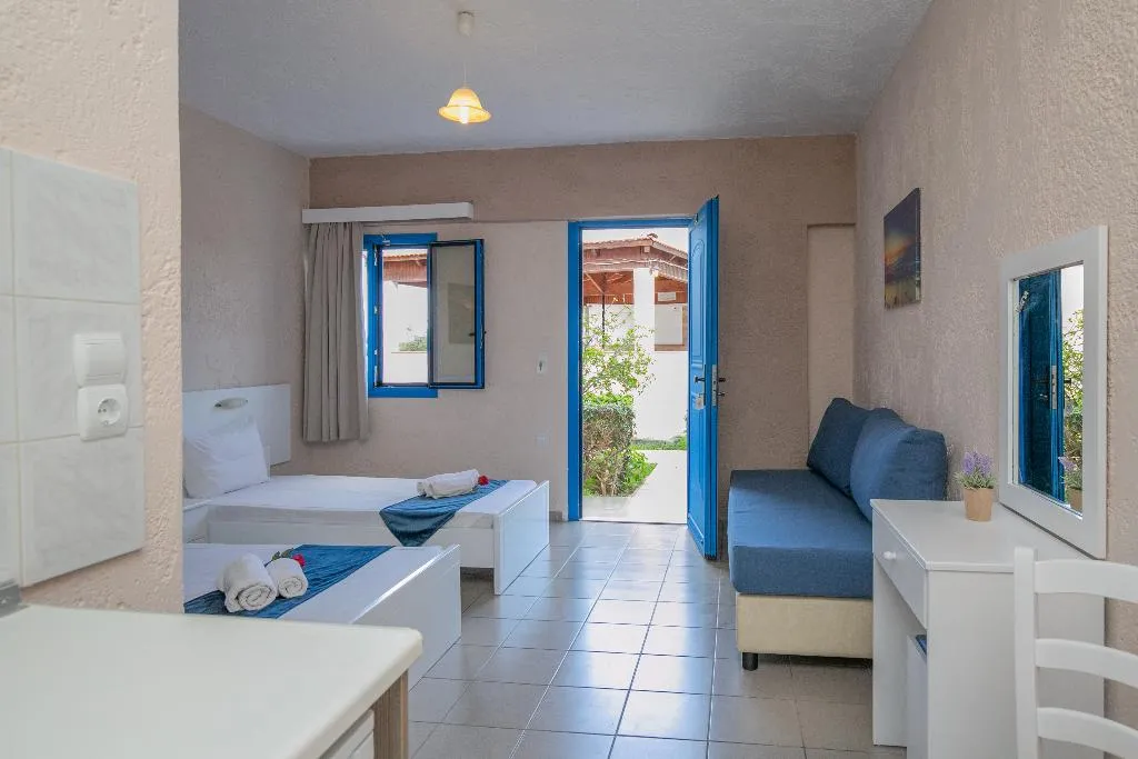 STUDIO CAPACITY 3 Room, Mareva Apartments, Crete