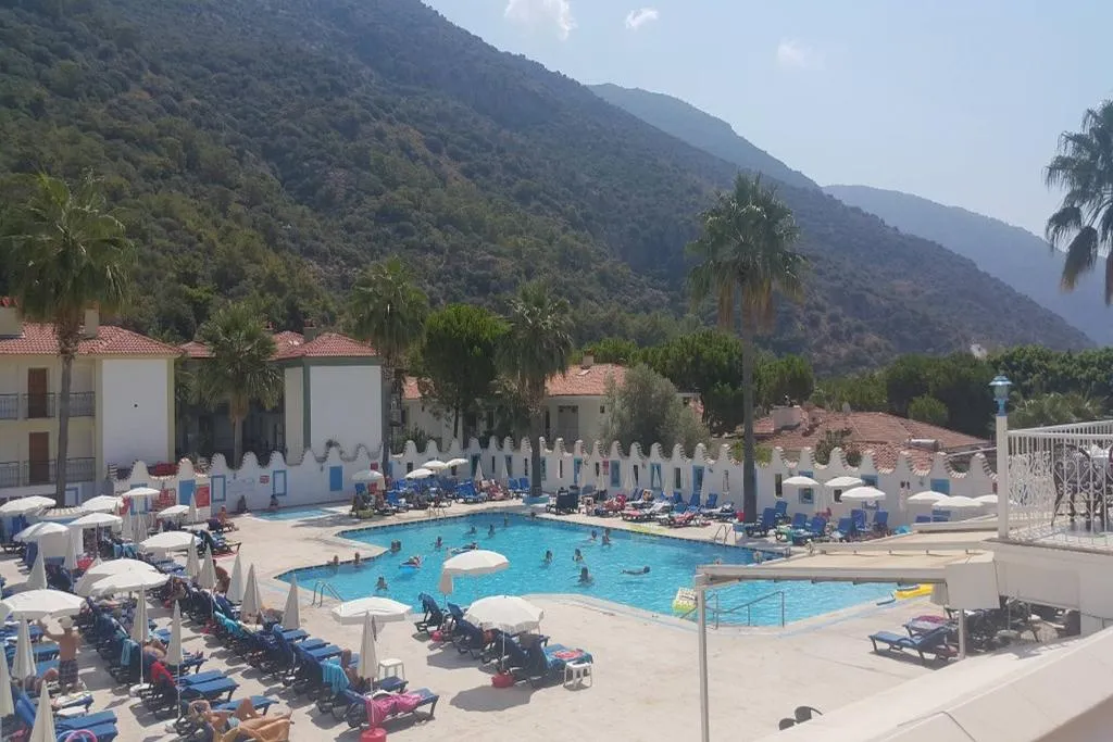 Pool, Karbel, Dalaman