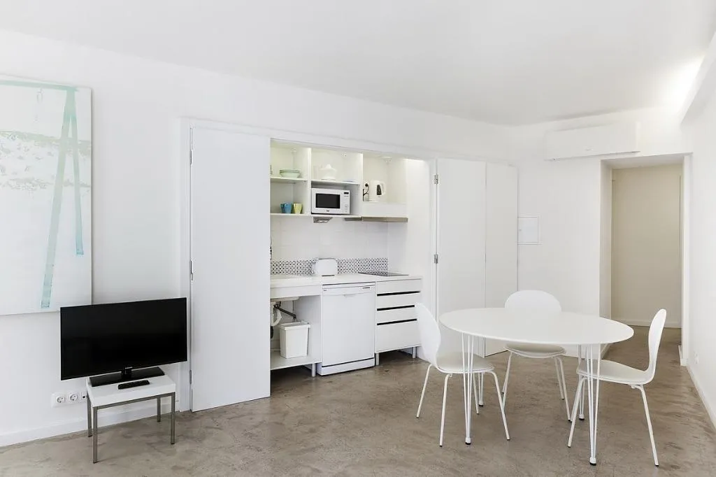 STUDIO CLASSIC Room, Hello Lisbon Castelo Apartments, Lisbon