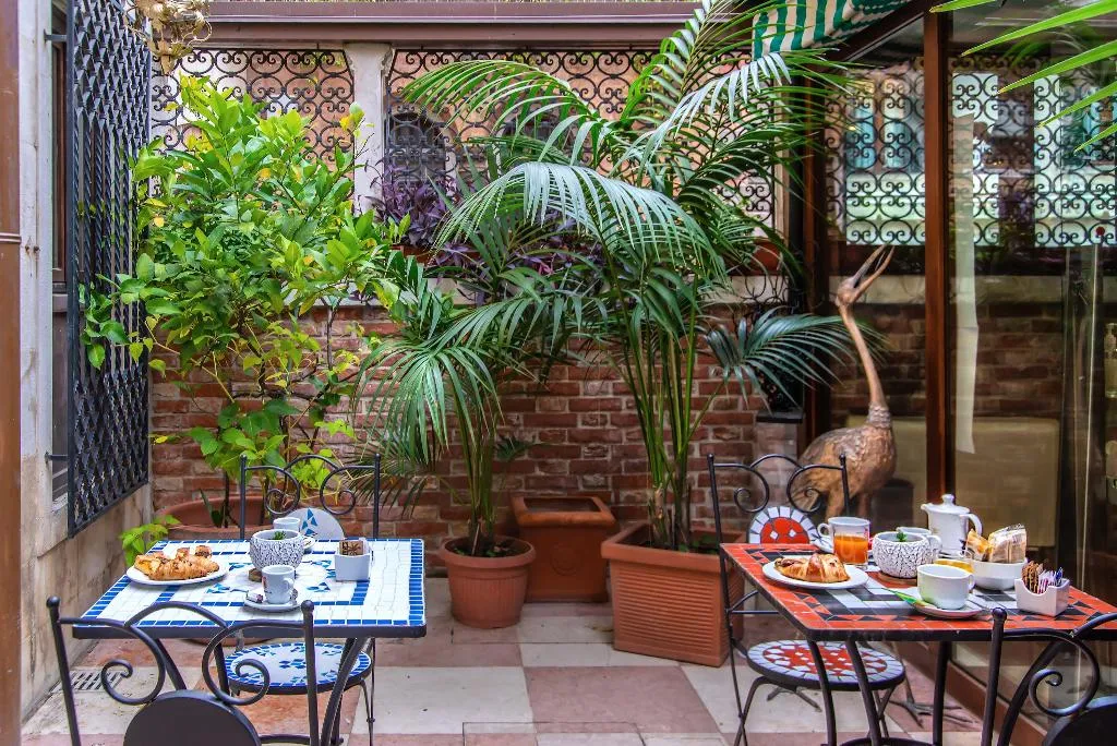 Bar, La Fenice et des Artistes, Venice