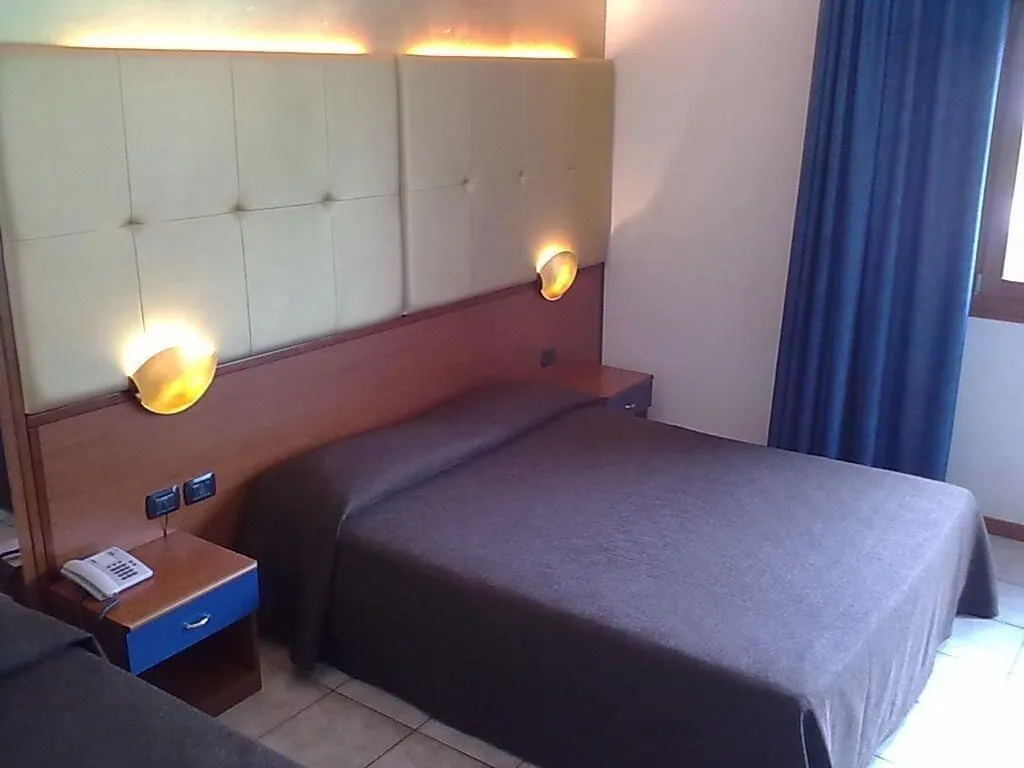 Room, Antille, Venice
