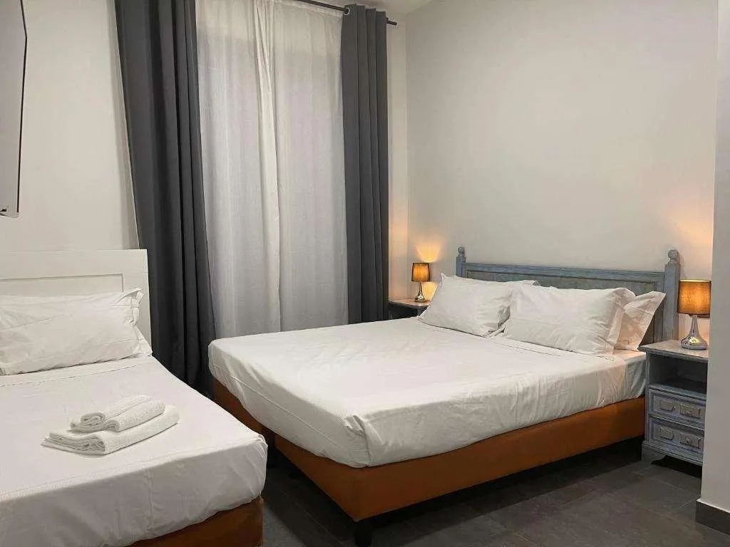 Room, Borbone Di Napoli, Naples