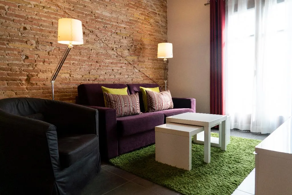 APARTMENT CAPACITY 2 TWO BEDROOMS Room, Dailyflats Raval, Barcelona
