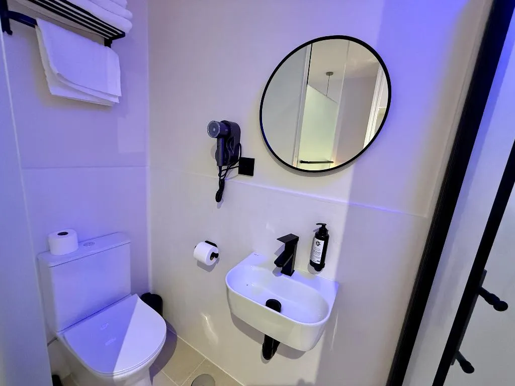 TRIPLE WITH BALCONY WITH VIEWS Room, Mucho Madrid, Madrid
