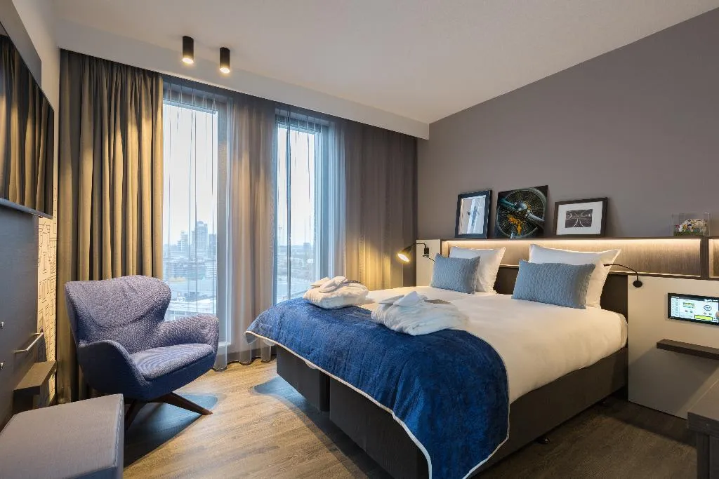 DOUBLE CITY VIEW Room, Postillion Hotel Amsterdam, Amsterdam