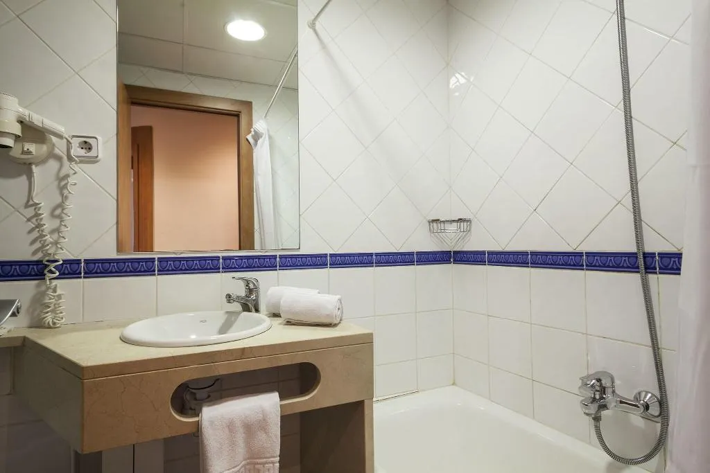 QUADRUPLE STANDARD Room, Acta Antibes, Barcelona