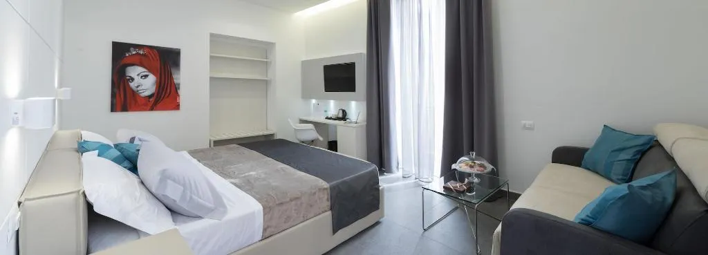 Room, Twice Naples, Naples