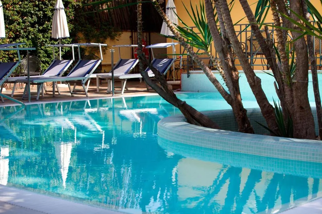 Pool, Zi' Teresa, Naples