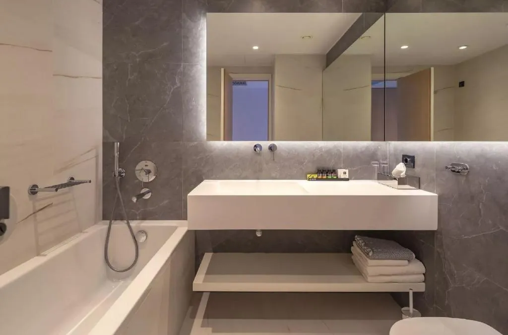 SUITE WITH JACUZZI Room, Skiathos Palace, Skiathos