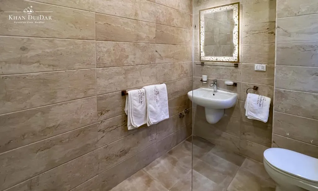 Room THREE BEDROOMS ONE BATHROOM Room, Khan Duidar Inn - Pyramids View Rooftop, Cairo