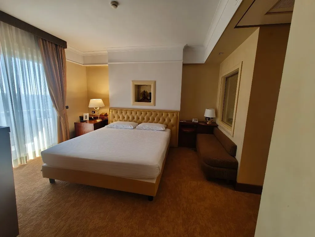 JUNIOR SUITE STANDARD Room, Pineta Palace, Rome