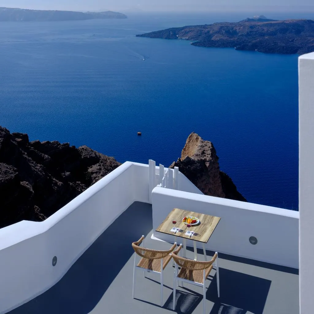 APARTMENT WITH JACUZZI Room, Kamares Apartments, Santorini