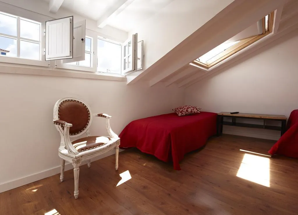 TRIPLE ECONOMY Room, Casa das Aguarelas, Lisbon