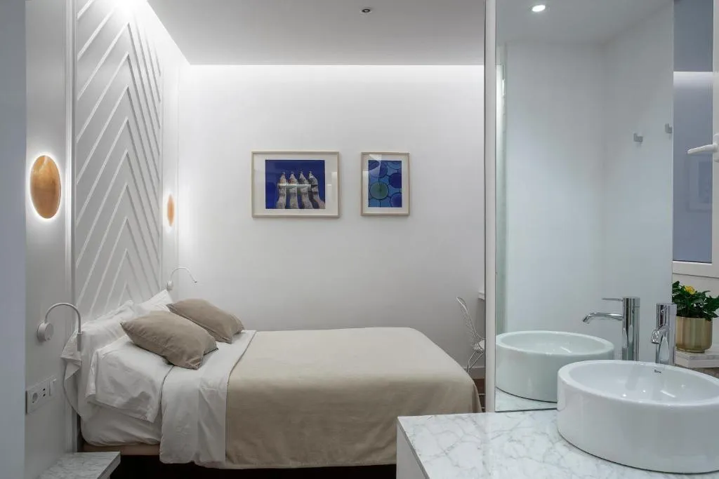 Double or Twin DELUXE Room, Gaudi, Barcelona