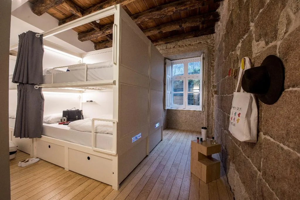 Bed in dormitory FEMALE ROOM CAPACITY 8 Room, Bluesock Hostels Porto, Porto