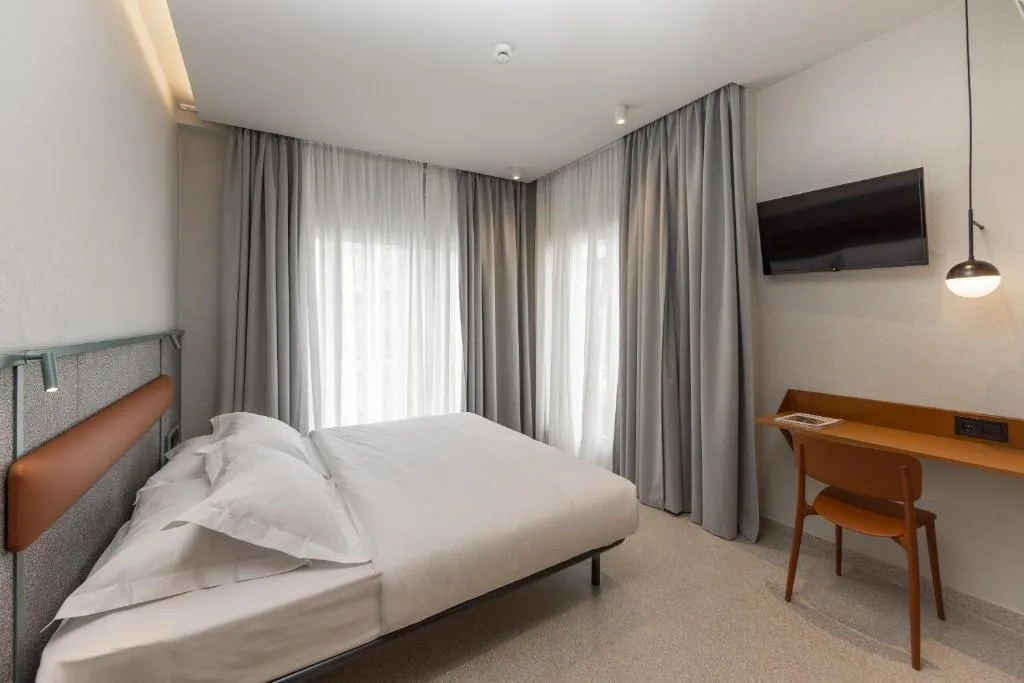 TRIPLE STANDARD Room, Evripides, Athens