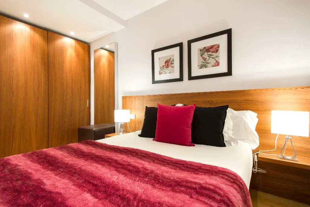 APARTMENT THREE BEDROOMS Room, Dailyflats Barcelona Center, Barcelona