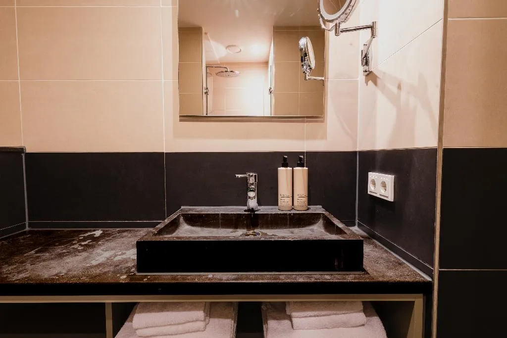 QUADRUPLE STANDARD Room, Hotel Roemer, Amsterdam