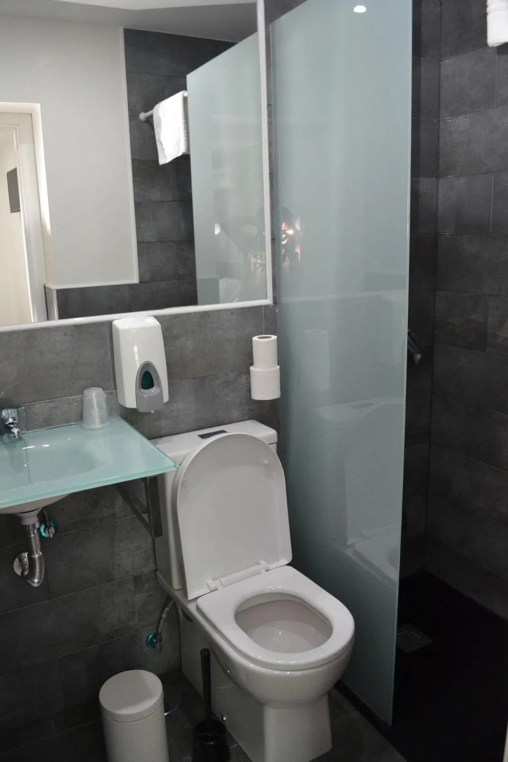 Room, Hostal Meyra, Madrid