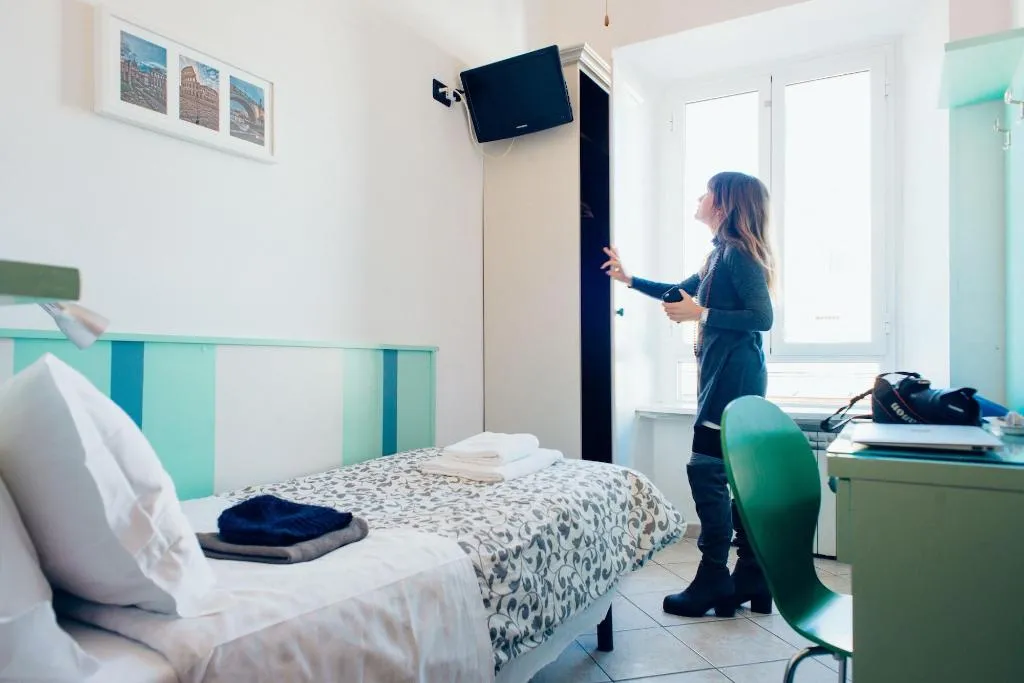 Room, The Beehive, Naples