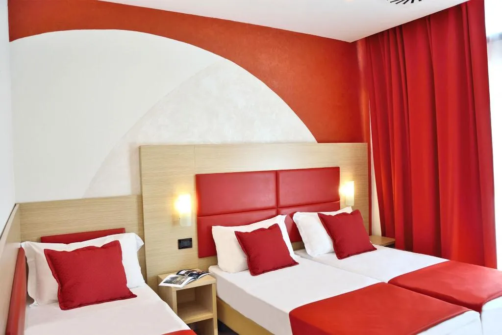 TRIPLE SUPERIOR Room, Luxor Florence, Florence