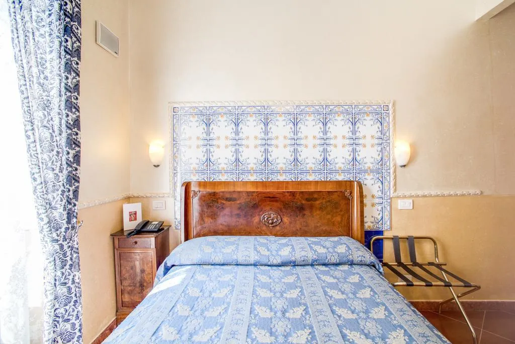 SINGLE STANDARD Room, Picasso, Rome