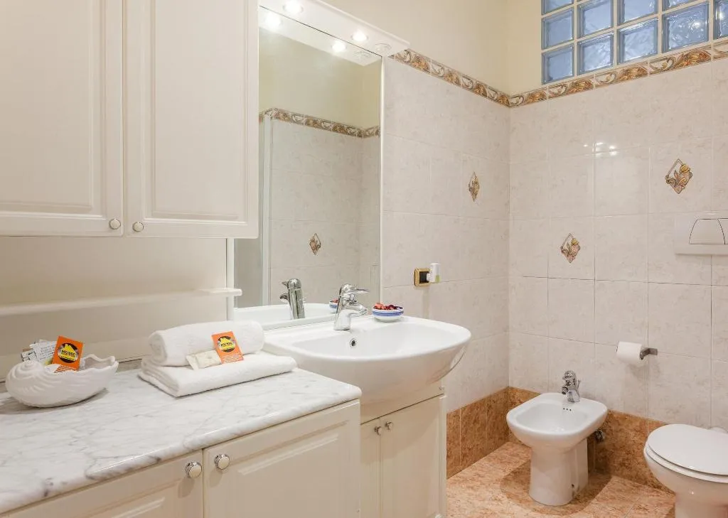 Room, Music Guesthouse Bed And Breakfast, Naples