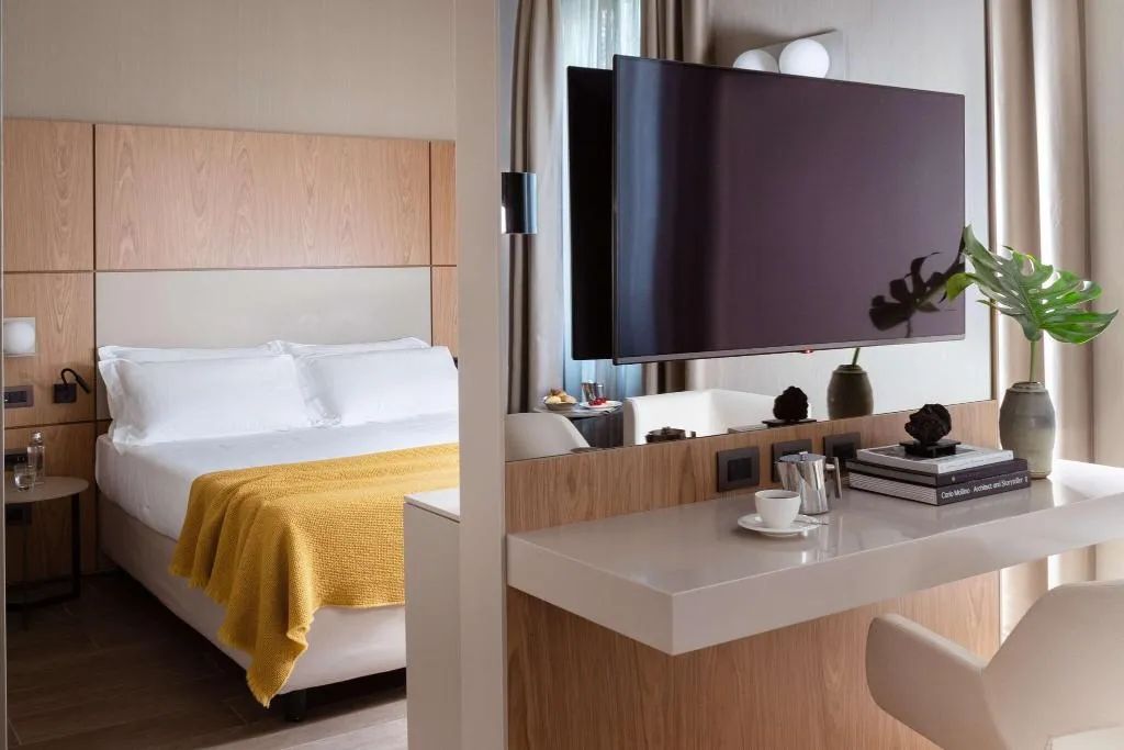 JUNIOR SUITE QUEEN SIZE BED Room, Hotel Cristoforo Colombo – Preferred Hotels & Res, Milan