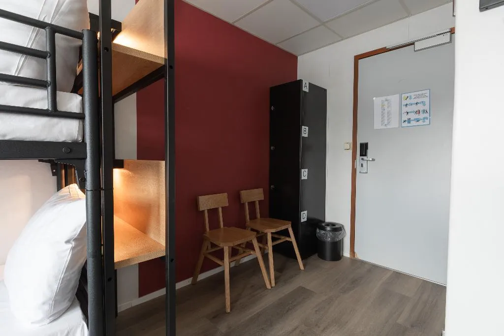 QUADRUPLE STANDARD Room, Botel, Amsterdam
