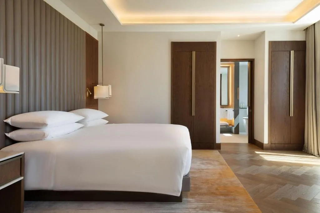 SUITE WITH TERRACE WITH VIEWS Room, Jw Marriott Hotel Madrid, Madrid