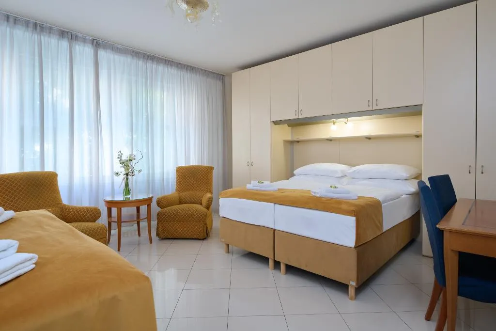 QUADRUPLE STANDARD Room, Hotel Bologna Prague, Prague